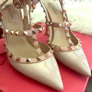 Stunning Valentino Garavani Slingback Pump